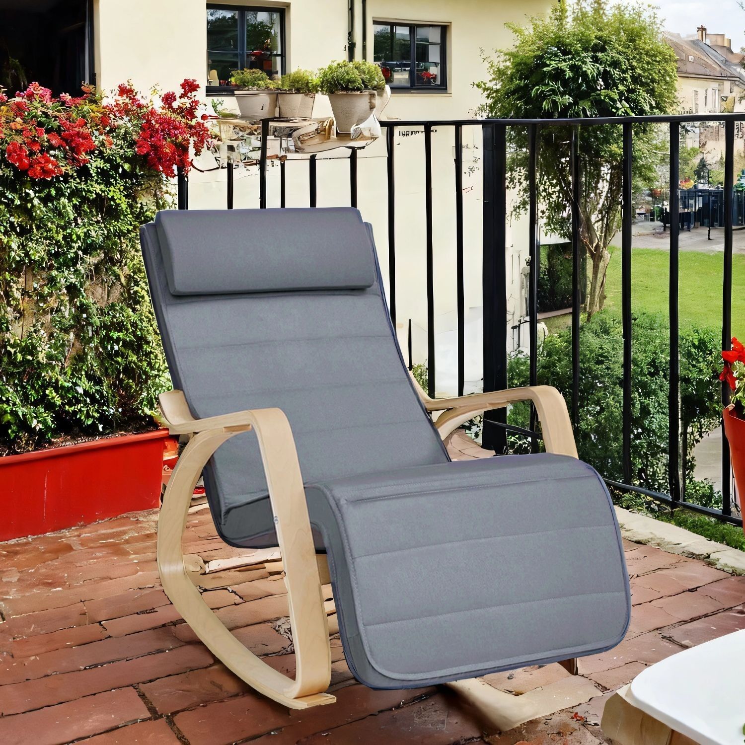 Sedia a dondolo con poggiapiedi regolabili in 5 posizioni, sedia a dondolo con braccioli in legno di betulla, per il soggiorno - 121,5 x 67 x 84 cm