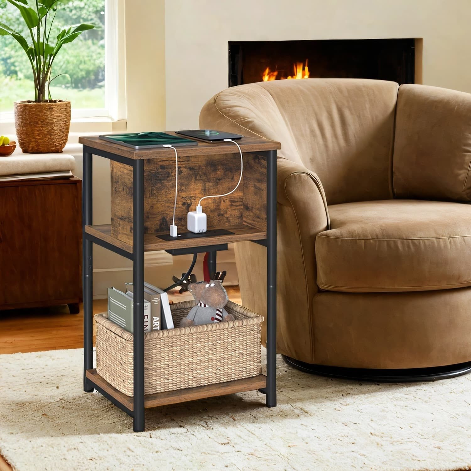 Tavolino laterale, piccolo comodino con ciabatta, stretto - 30 x 34 x 58 cm