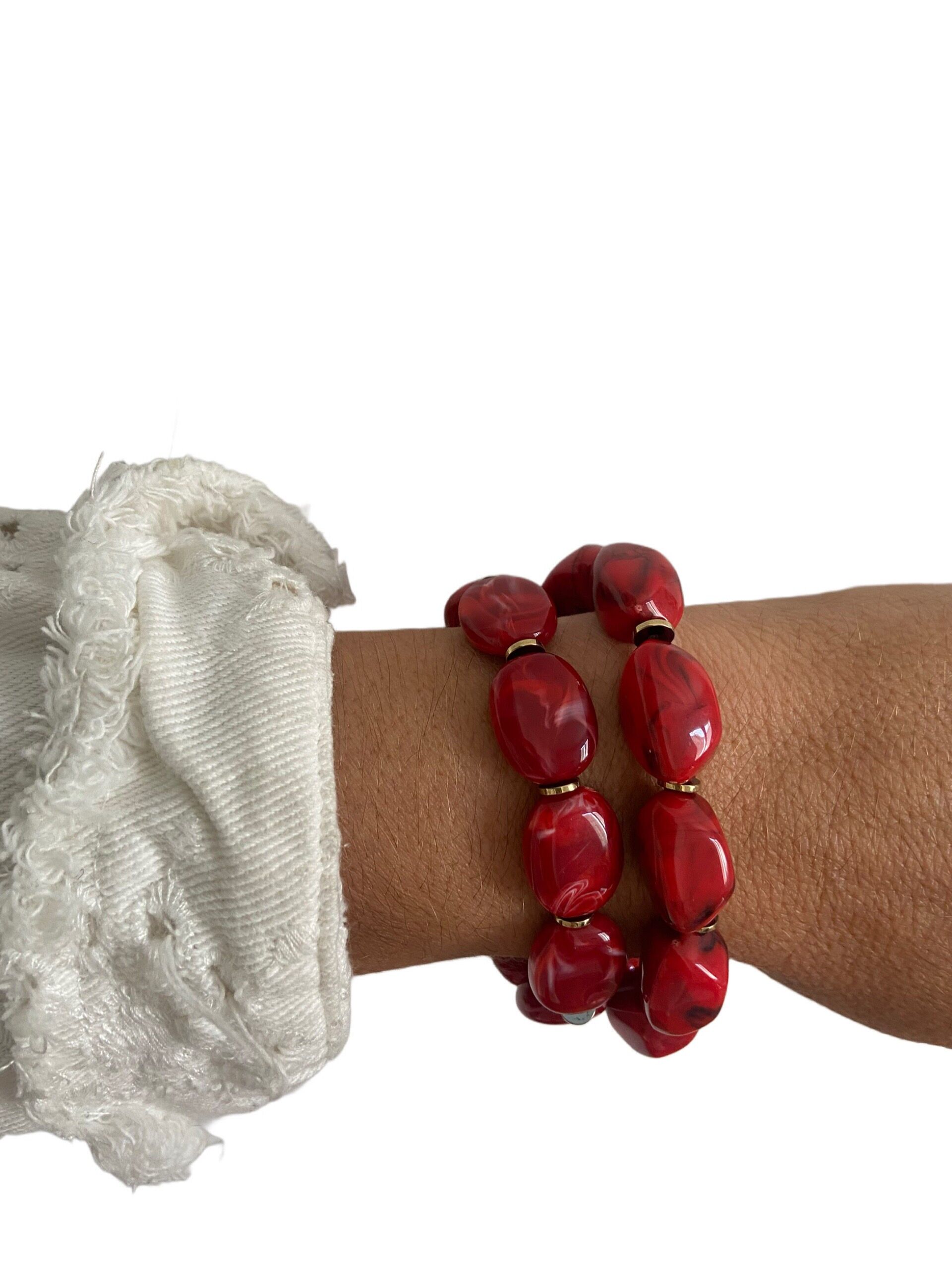 Elastic bracelet with marbled burgundy resin beads