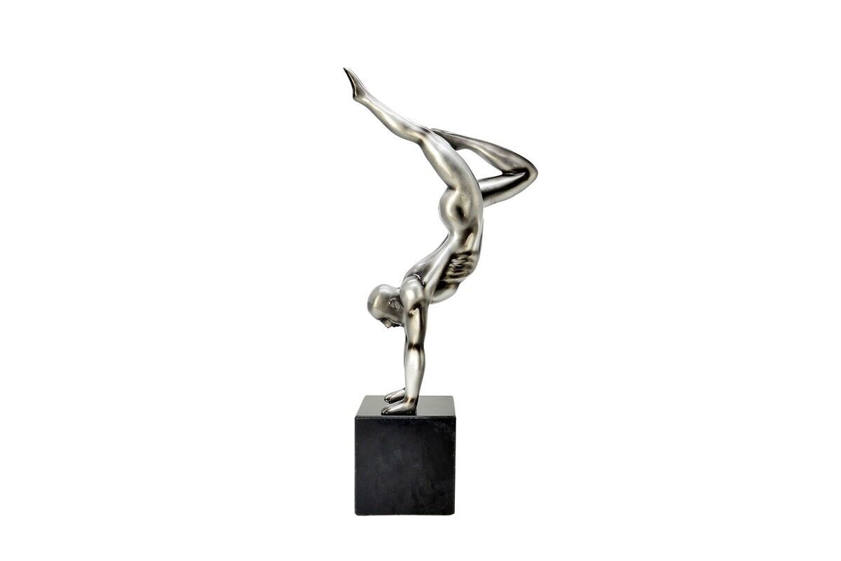 DA1718 - GRAUER AUSGEWOGENER MANN AUF SOCKEL - INITIALE