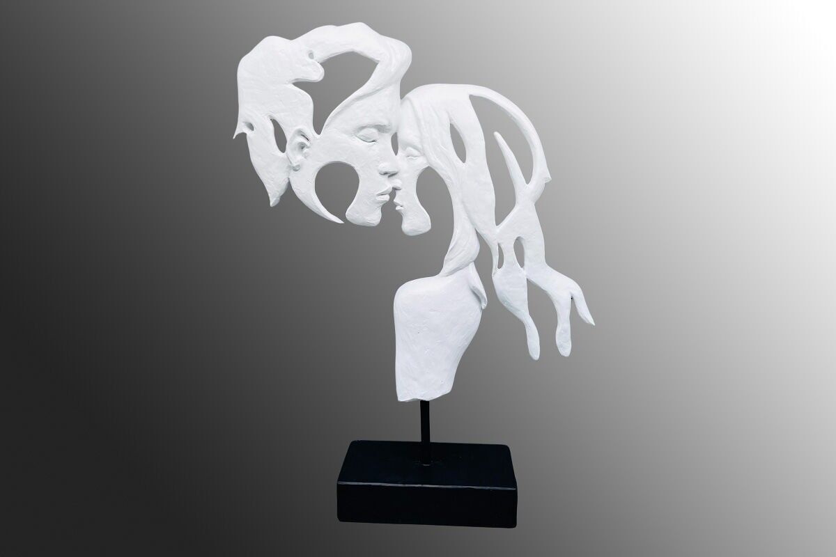 DA2100 - SKULPTUR EINES WEISSEN PAARES - INITIALEN