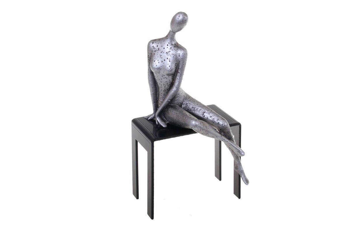 ST8142 - PIN-UP-FRAU POSIERT AUF BANK - GESCHICHTE