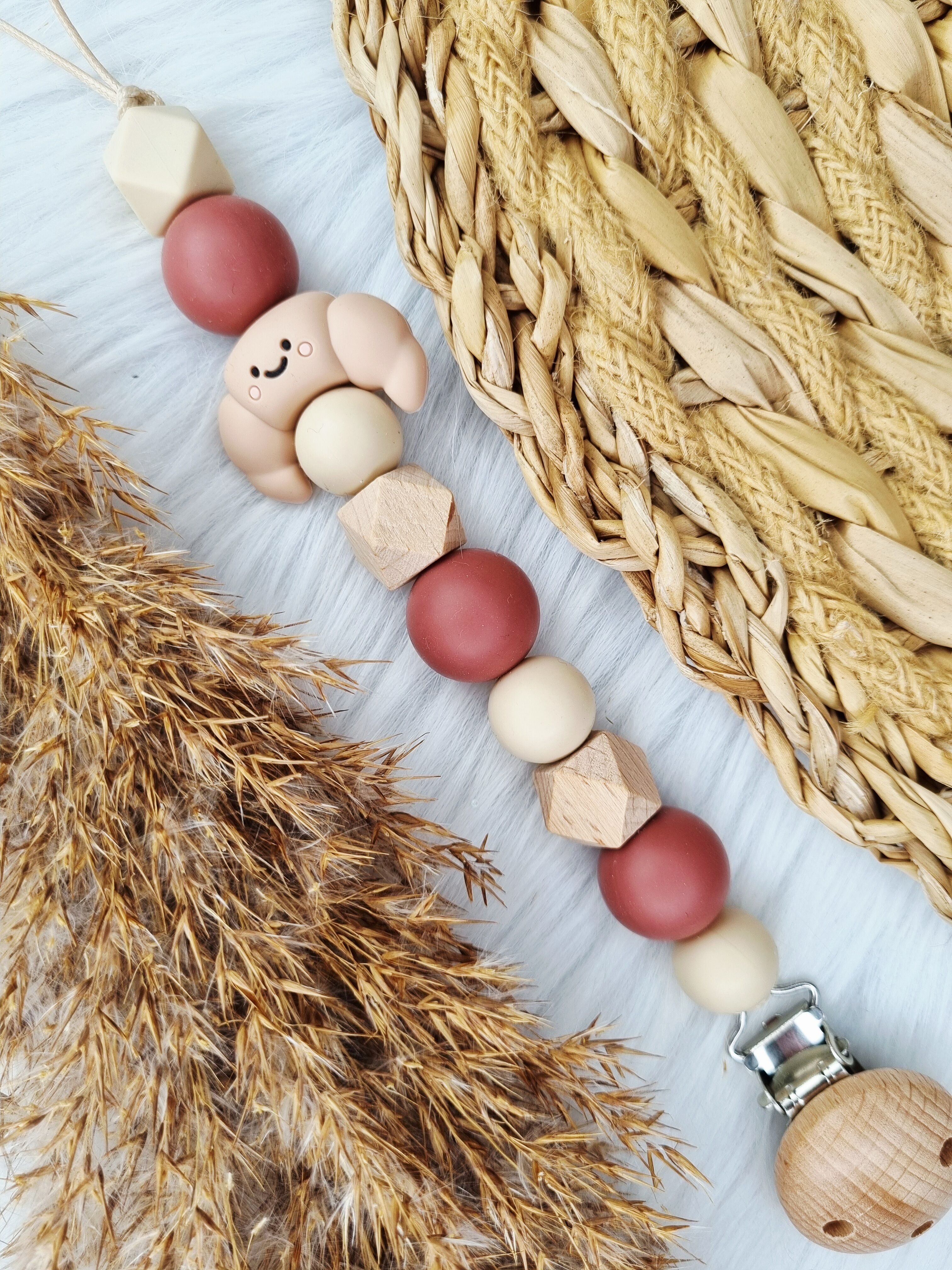 Schnullerkette Croissant Murmeltier, beige