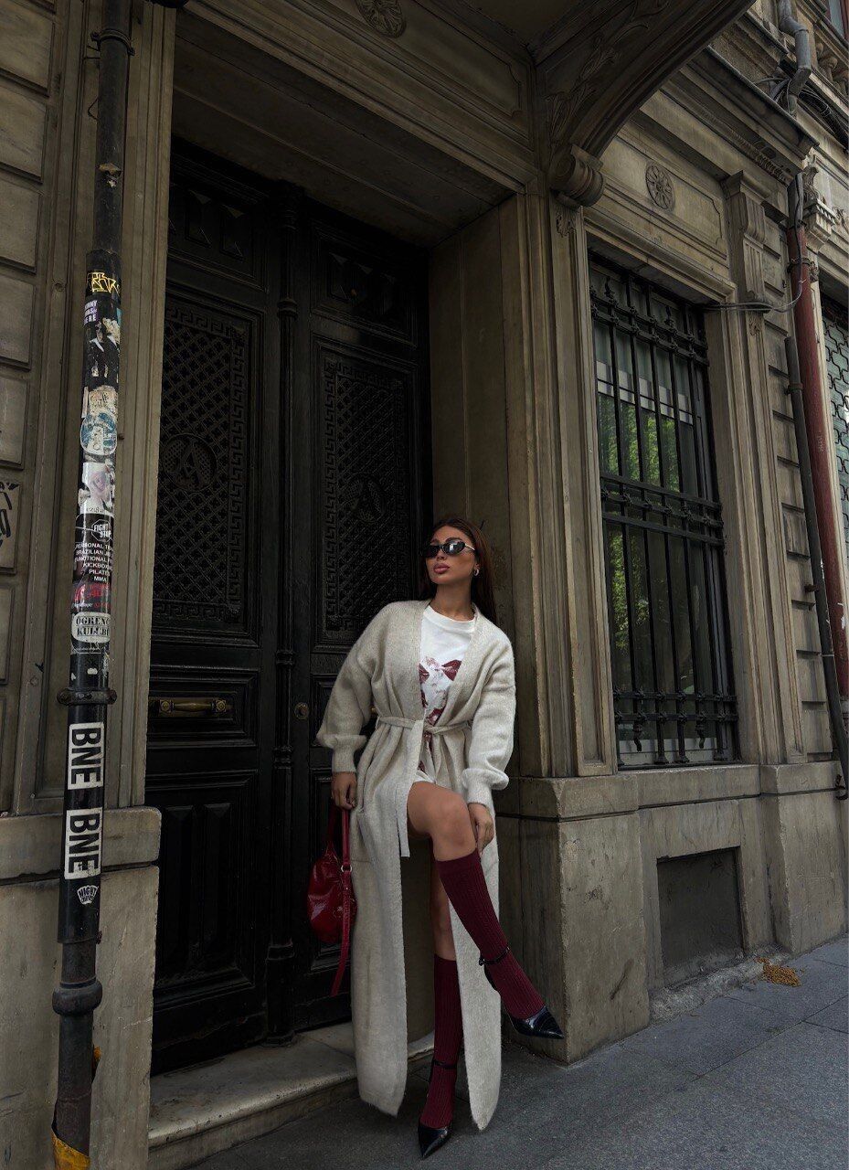 Cárdigan de punto de manga larga con bolsillos laterales y cinturón a juego - crudo