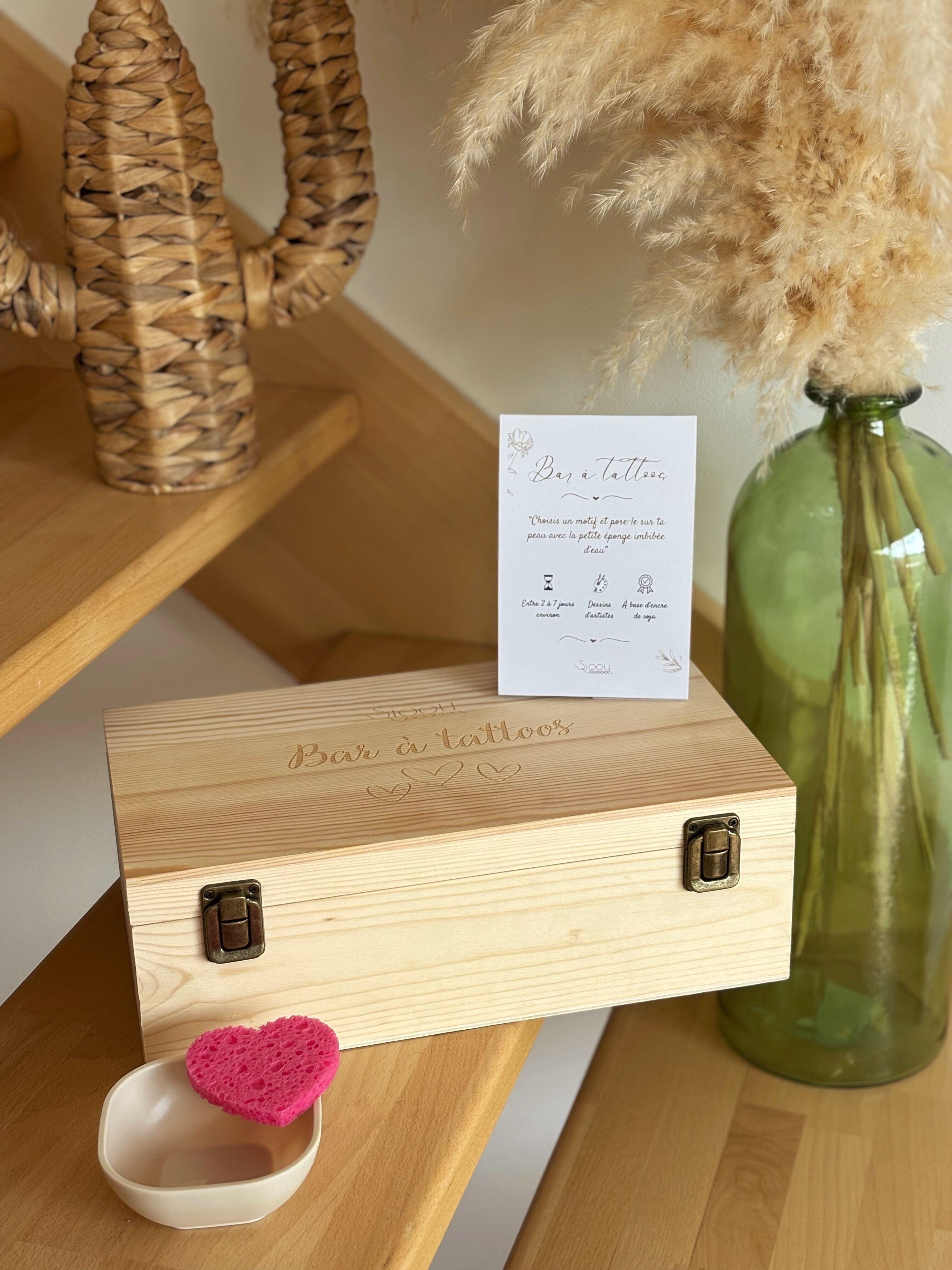 Temporary tattoo: Tattoo box display