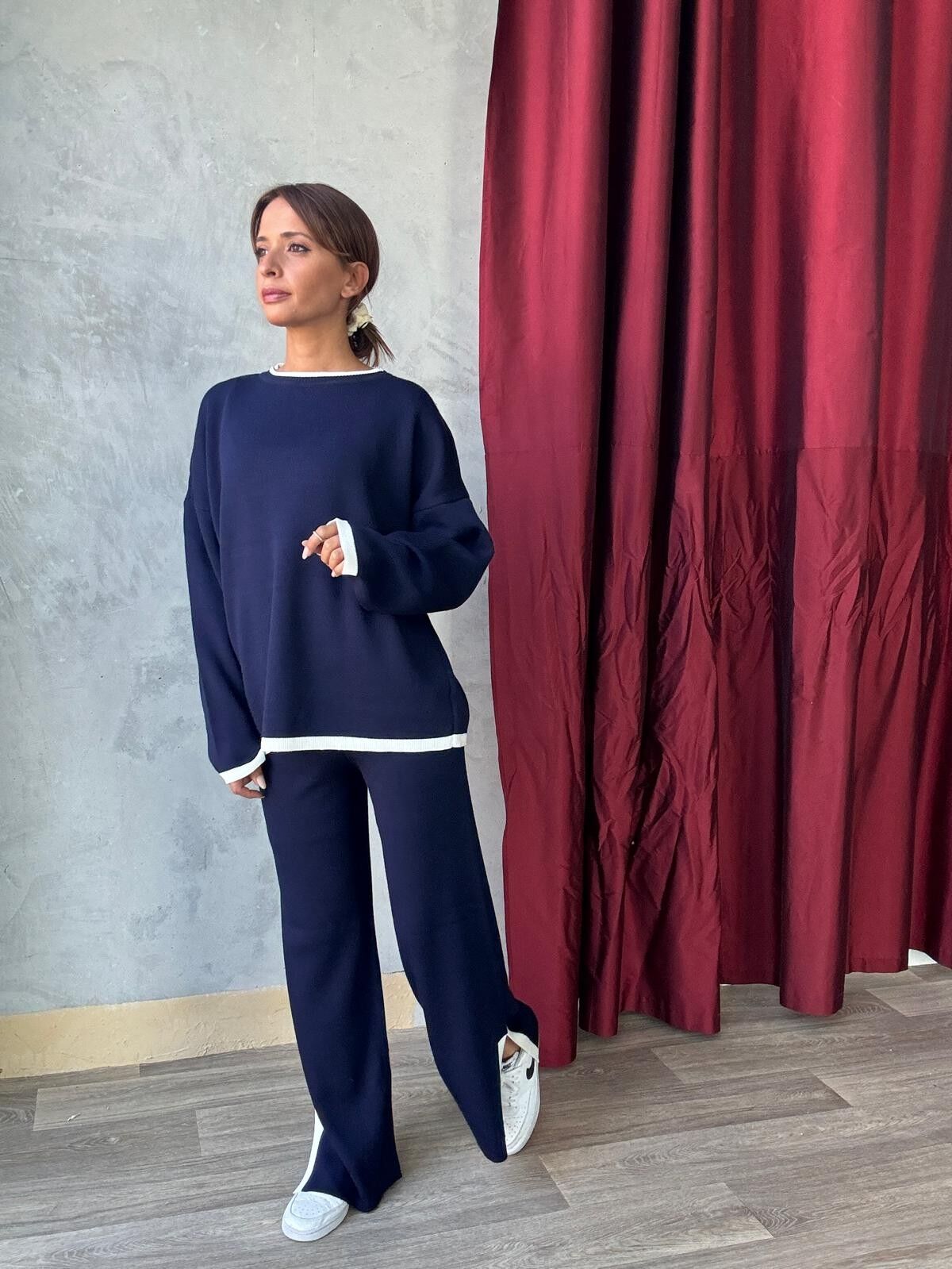 Completo Marinette con maglione e pantaloni larghi con spacchi