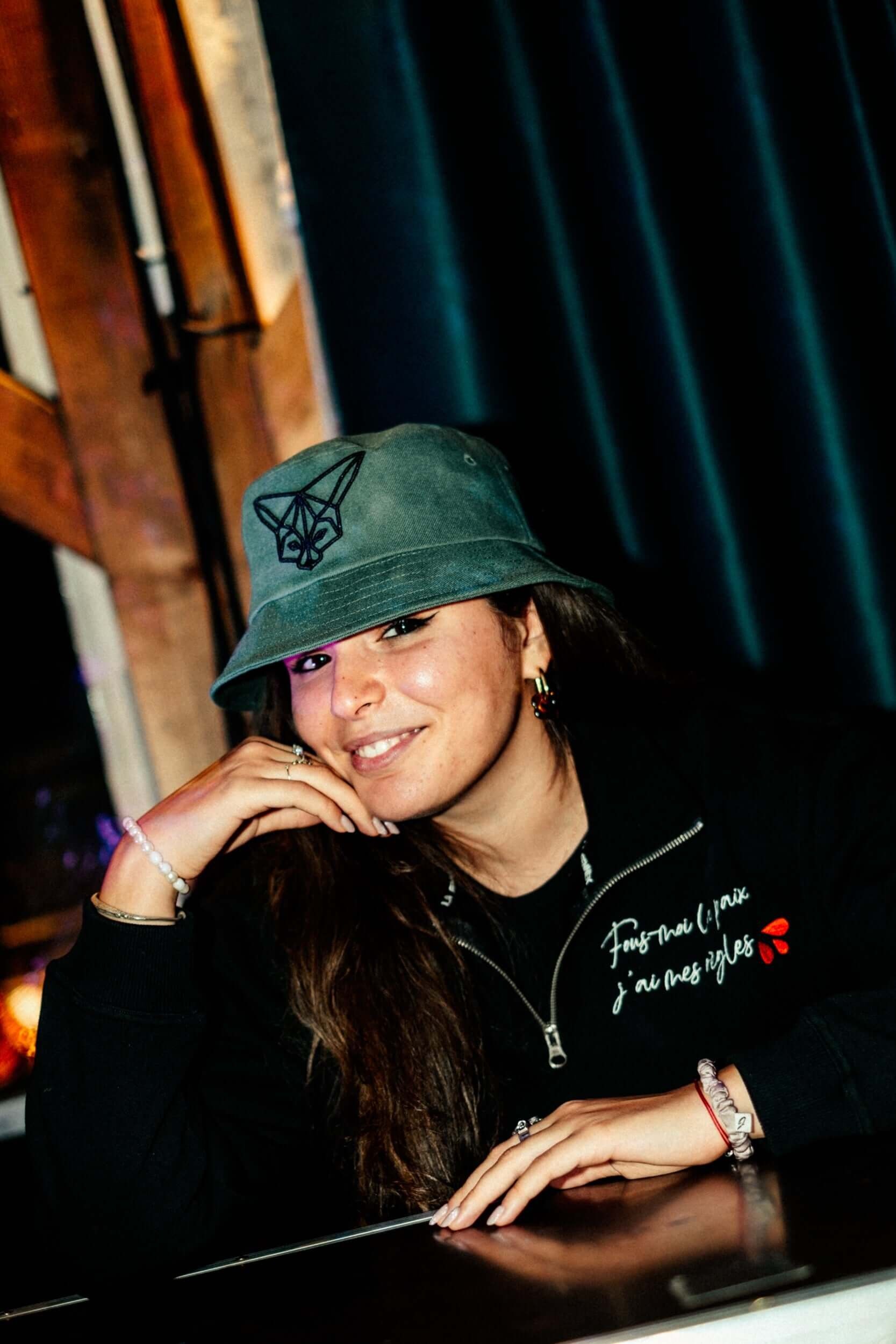 LA FENNEK - Sudadera negra "Déjame en paz, tengo la regla" 🩸