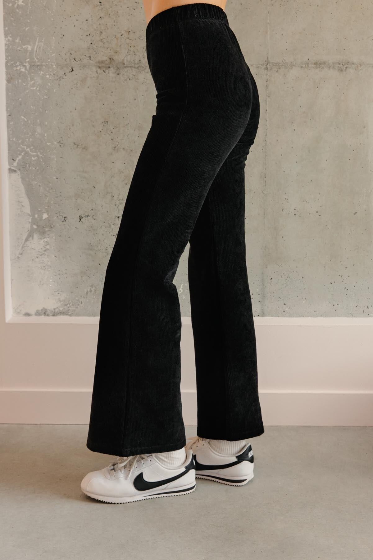 Pantaloni a zampa in velluto a coste - Nero