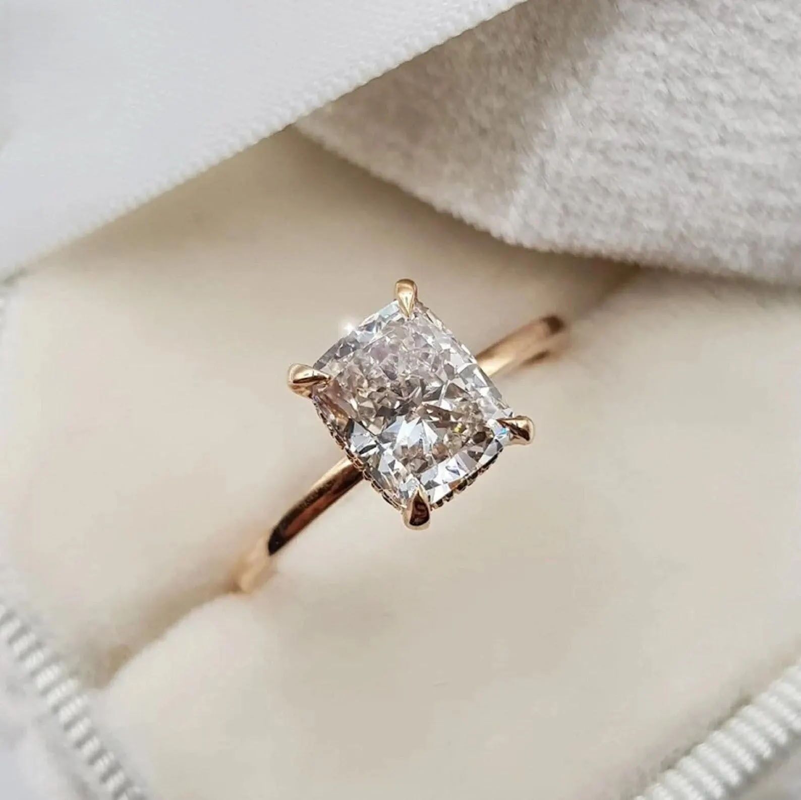 Verlängert 1.5 CT Kissenschliff Moissanit Verlobungsring - Versteckter Halo Solitärring - Einzigartiger Ehering - Brautgeschenk