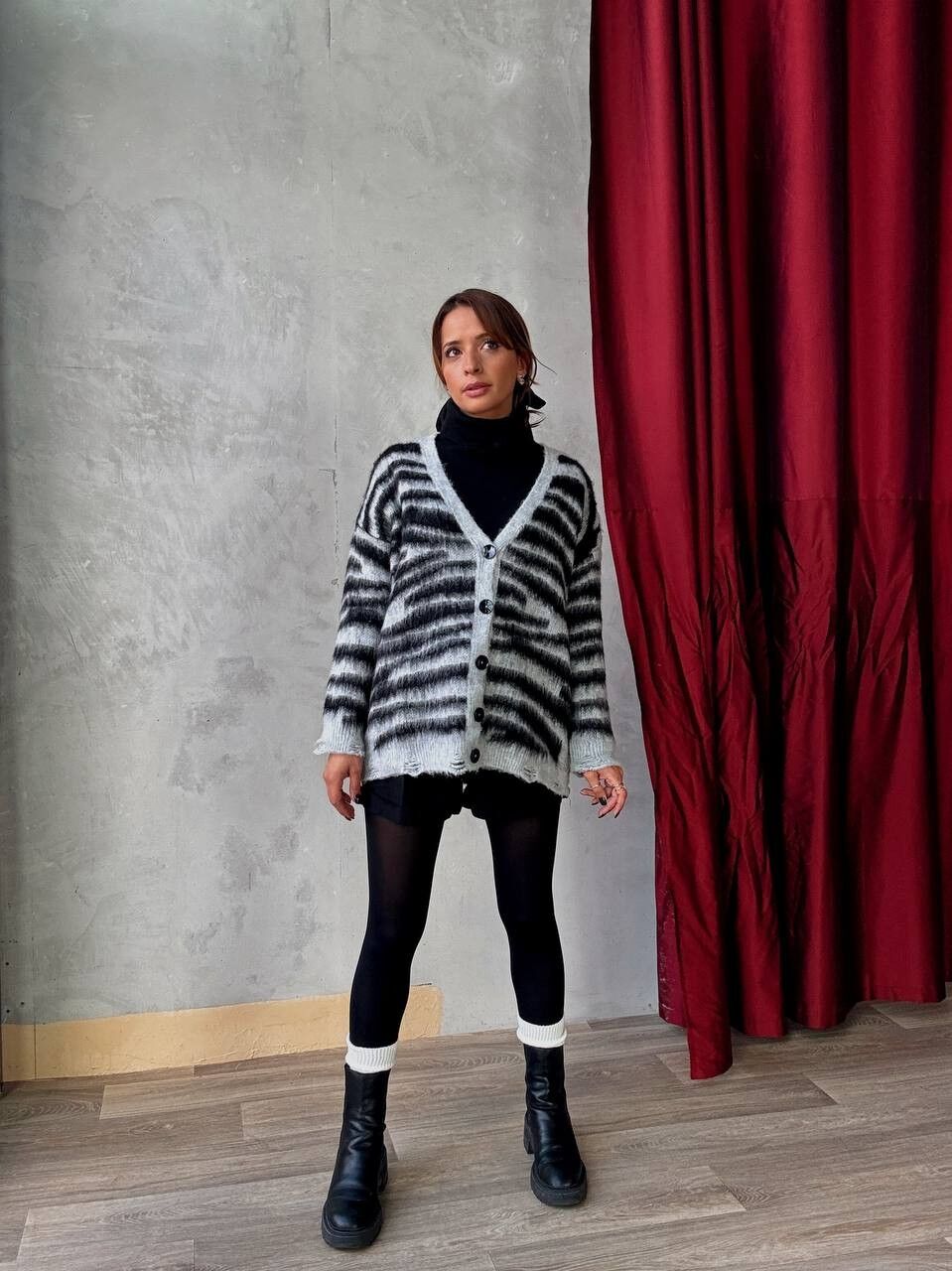Zebra pattern knit cardigan with long sleeves and V-neck - gray