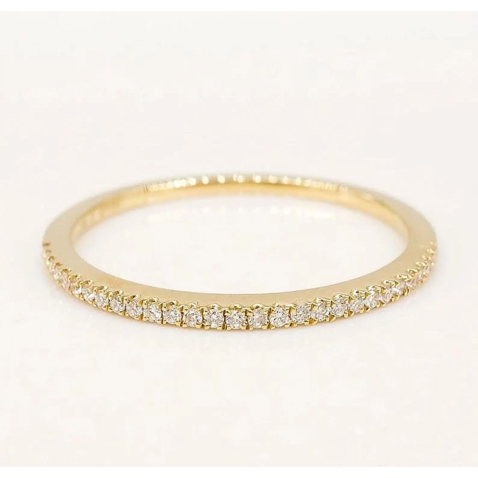 Hübscher Moissanit-Ring im Rundschliff - Zierlicher Verlobungsring - Halbe Ewigkeit, zarter Jubiläumsring aus 925er Sterlingsilber