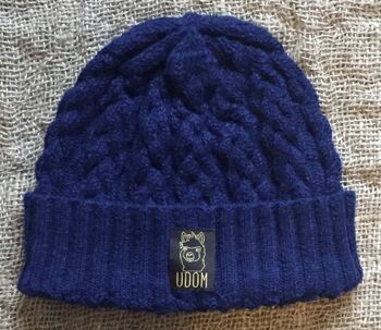 Bonnet ajusté en tricot torsadé – bleu marine 1