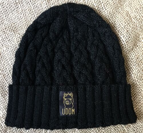 Fitted Cable Knit Hat – Black