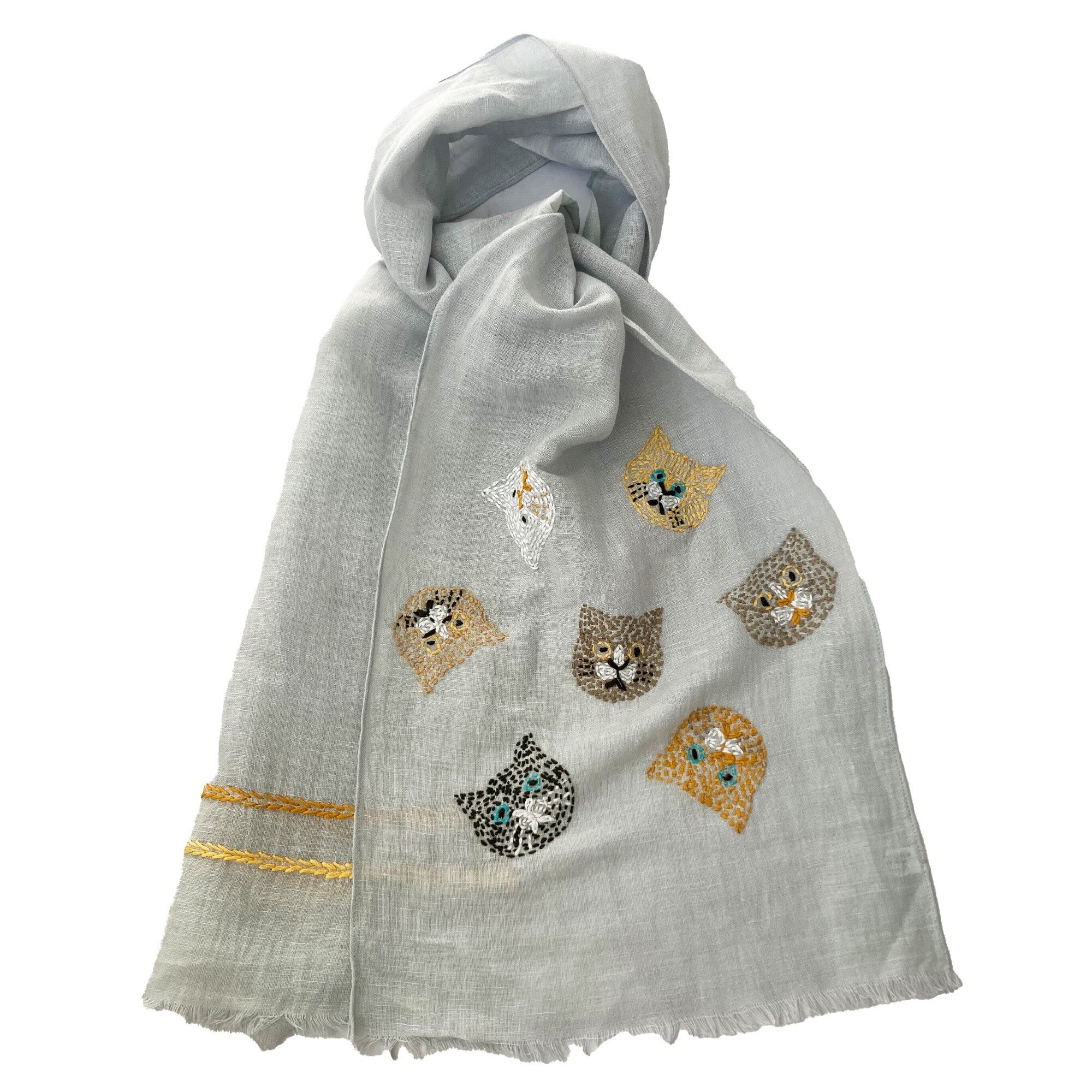 Bufanda 100% lino bordada a mano con diseño de cara de gato