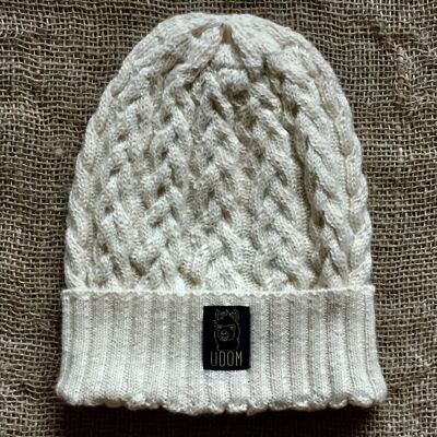 Cappello morbido lavorato a maglia a trecce – Bianco