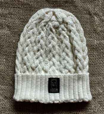 Bonnet ample en tricot torsadé – Blanc 1