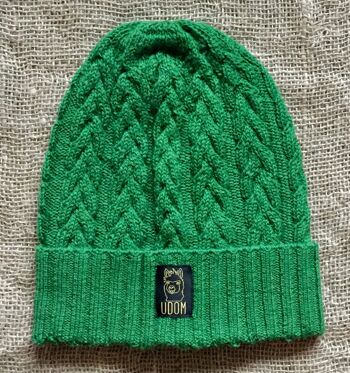 Bonnet ample en tricot torsadé – vert 1