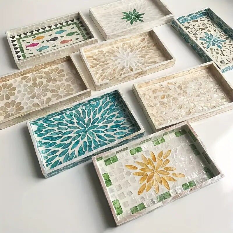 Vassoio in resina dipinto a mano – Centrotavola astratto e colorato per le feste