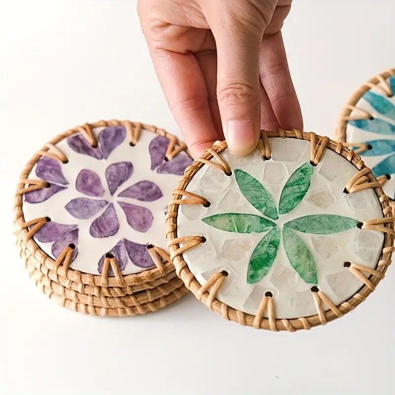 Set da 3 sottobicchieri in ceramica fatti a mano con intreccio in rattan