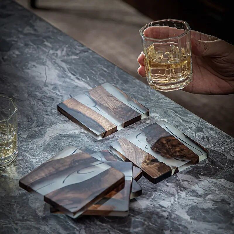 1 sottobicchiere in legno di noce naturale ed elegante