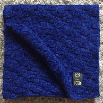 Quadratischer Strickschal – Marineblau