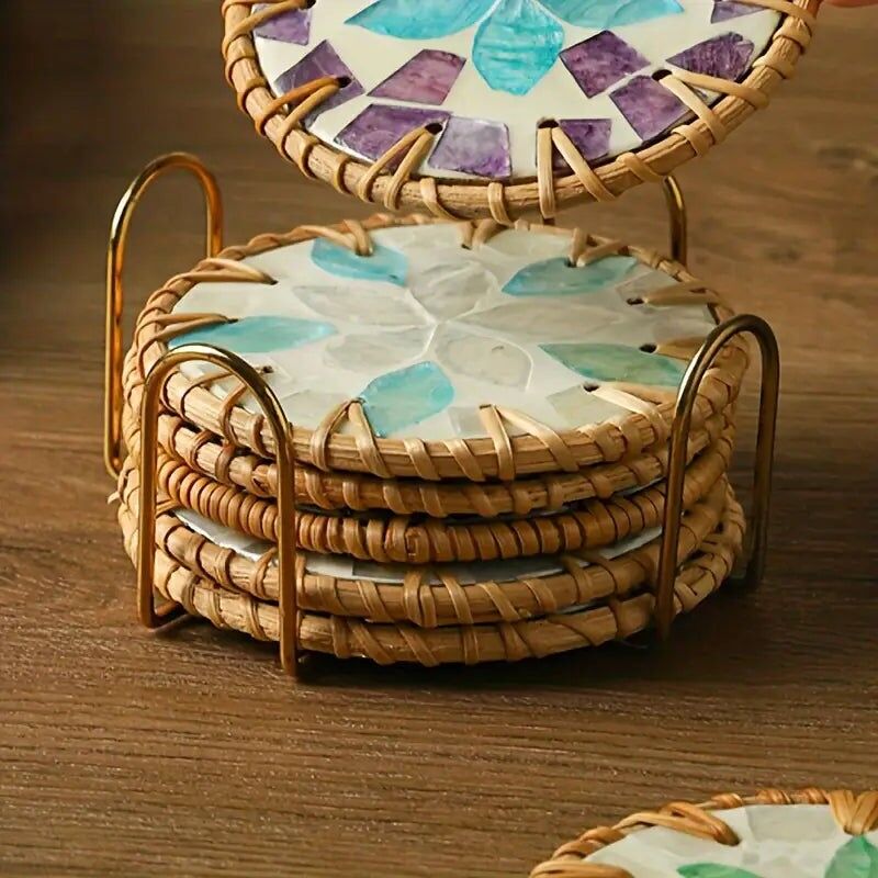 Set di 5 sottobicchieri in rattan vietnamita fatti a mano con intarsi di conchiglie colorate
