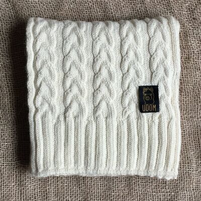 Écharpe en tricot torsadé – Blanc
