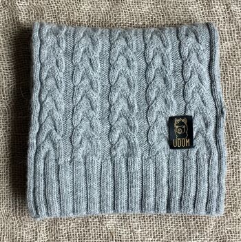 Écharpe en tricot torsadé – Gris 1