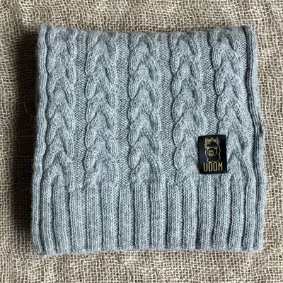 Écharpe en tricot torsadé – Gris