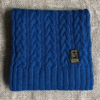 Écharpe en tricot torsadé – Bleu