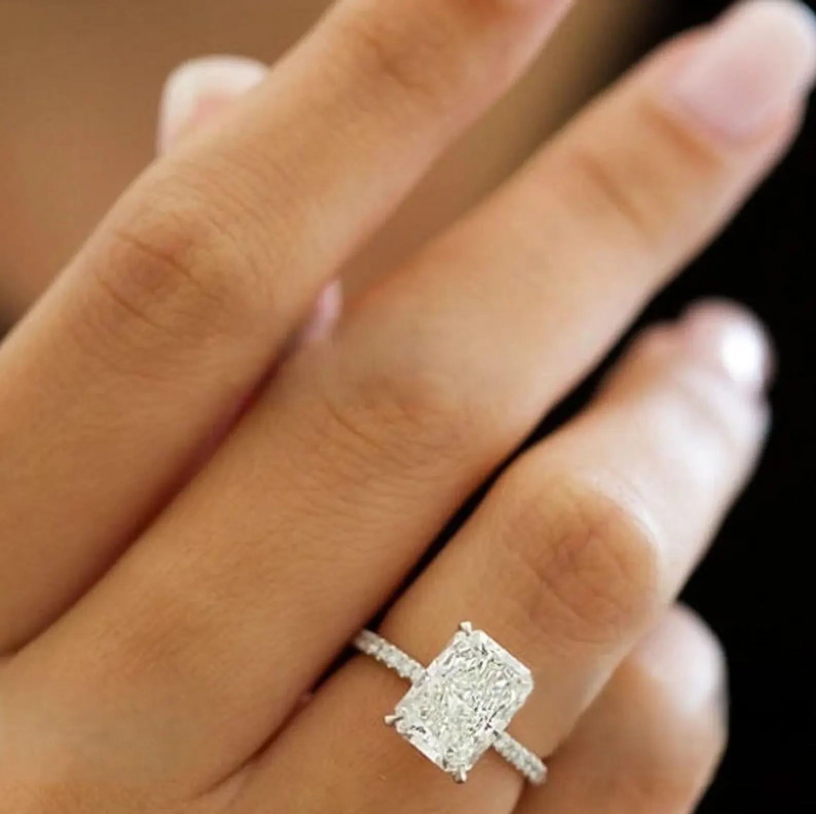 3 Karat Radiant Cut Moissanit Verlobungsring - Braut Pave Hidden Halo Ehering - Klassischer Solitärring mit Krappenfassung - Divergentes Geschenk - 925 Sterling Silber