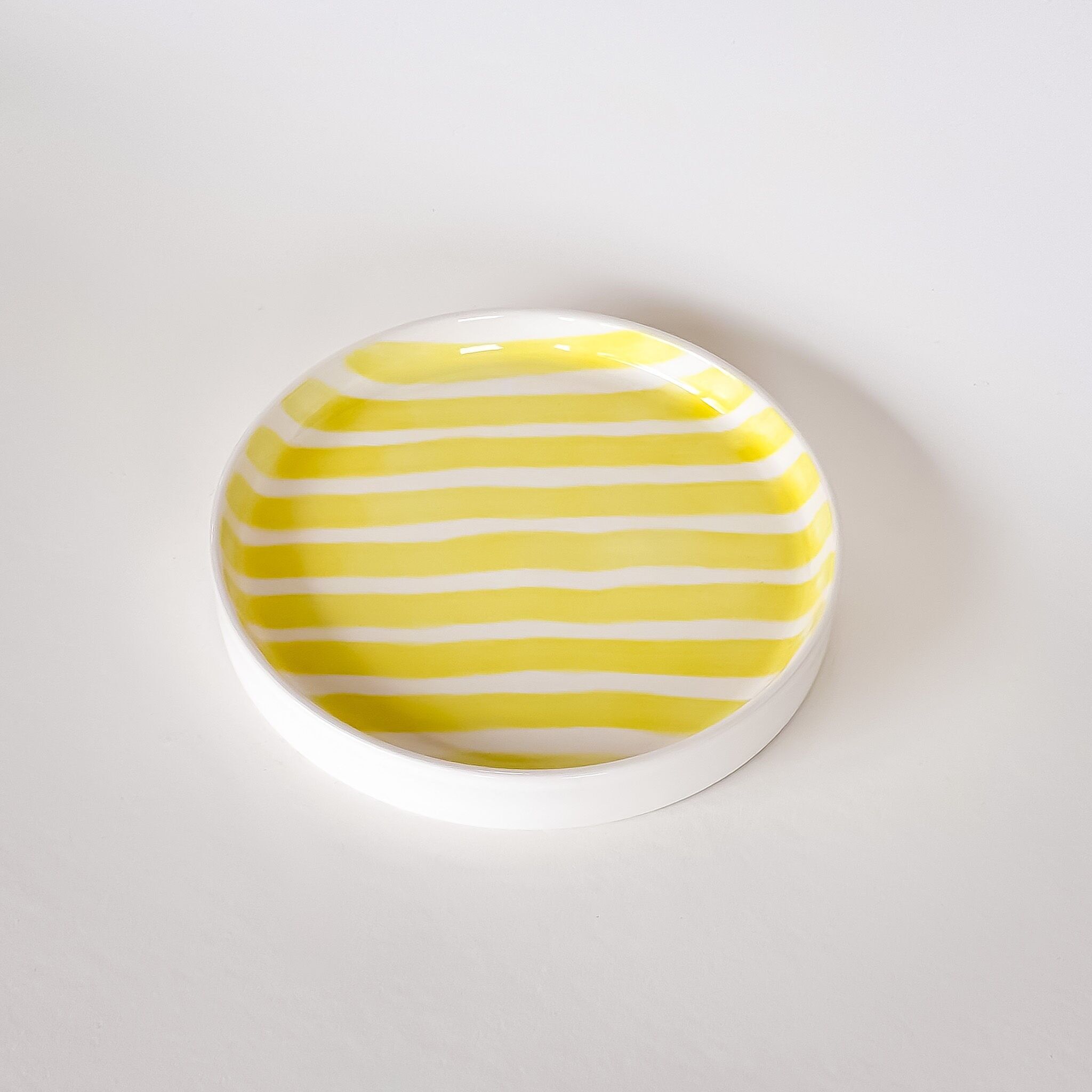 Piatto piccolo - strisce gialle - dipinto a mano