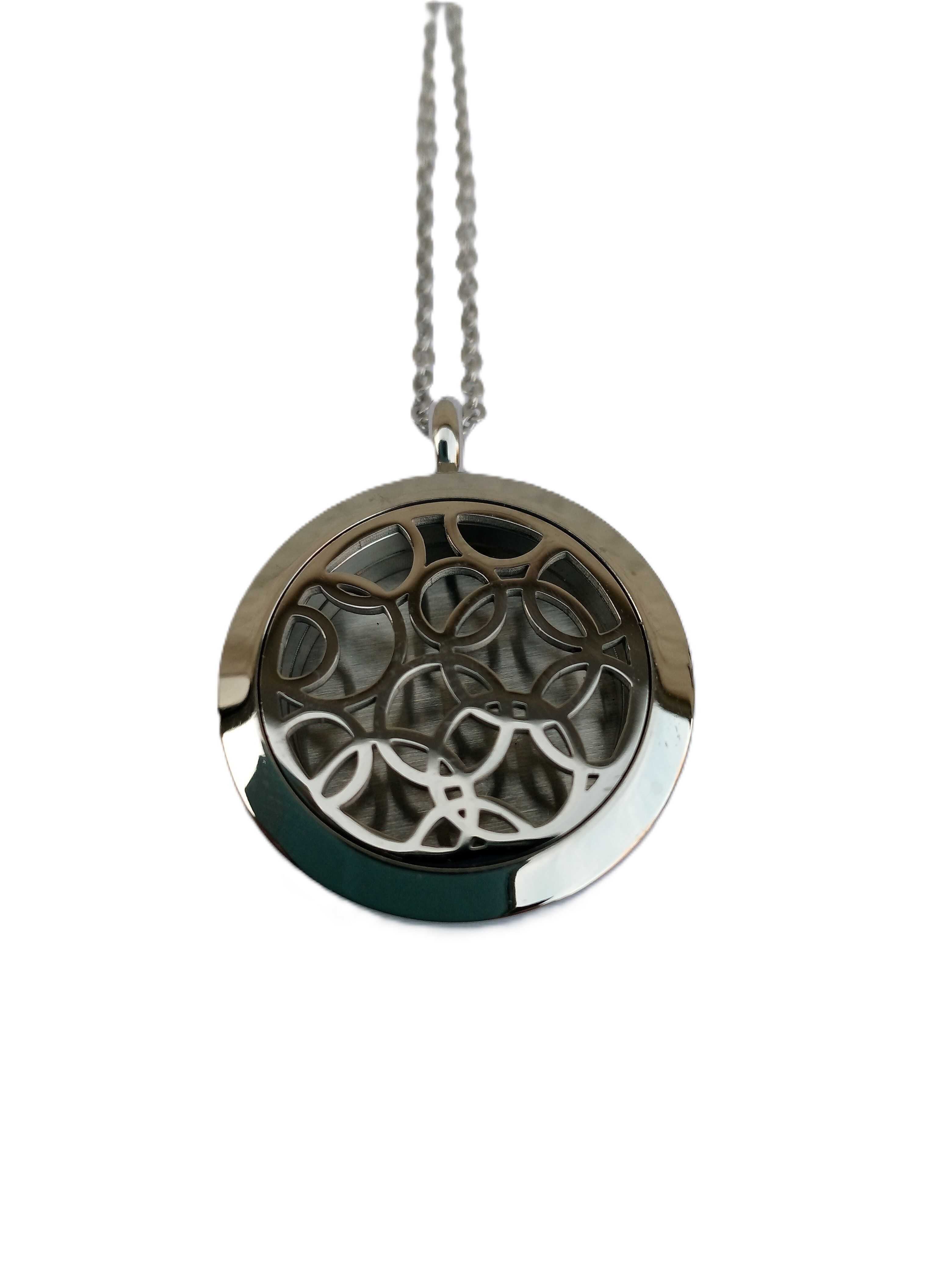 Essential oil diffuser pendant