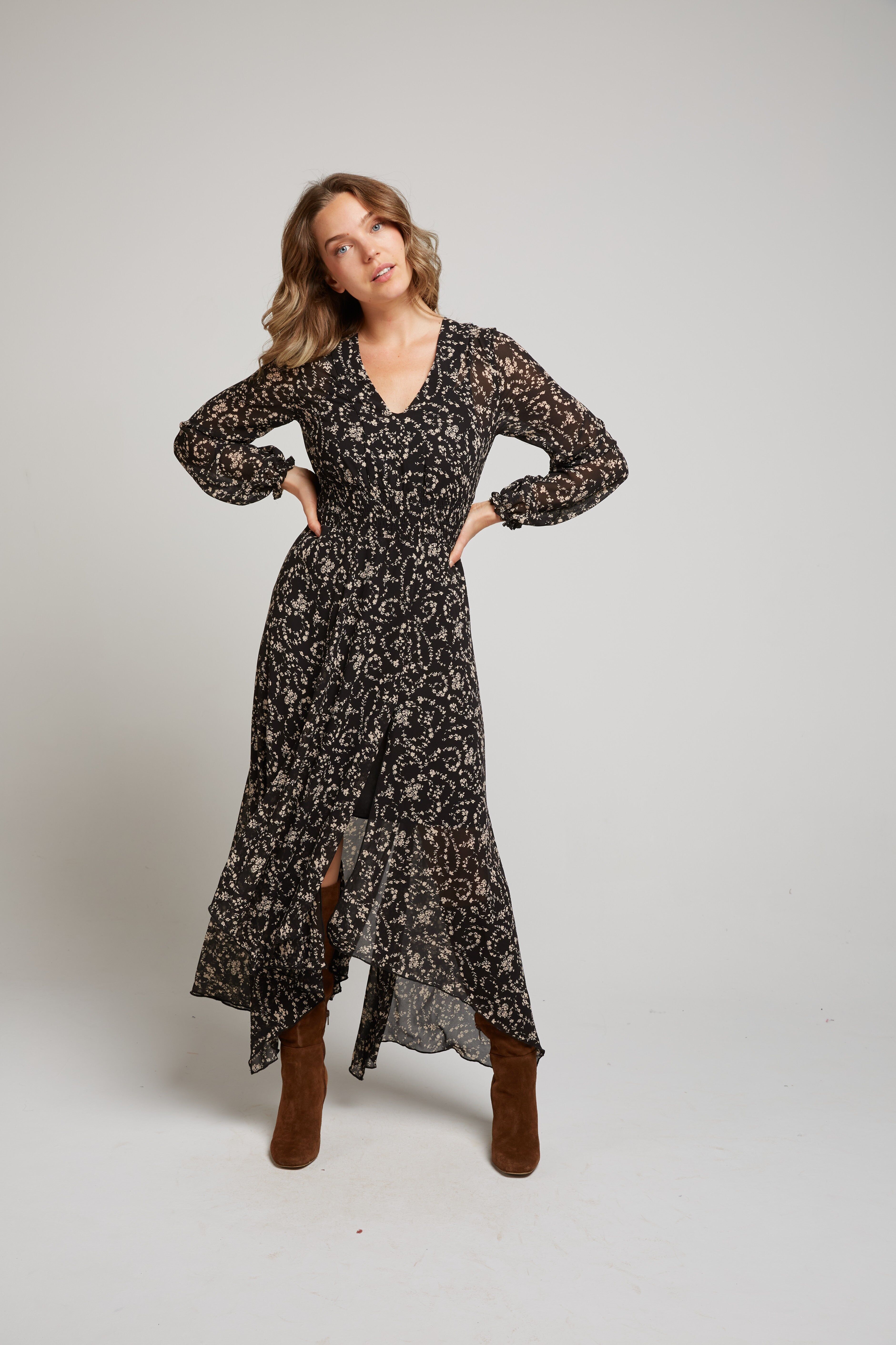 INDIE2 - Vestido largo fluido negro con interior, estampado floral, escote en pico y manga larga. miElegante de día a noche. 100% Poliéster.