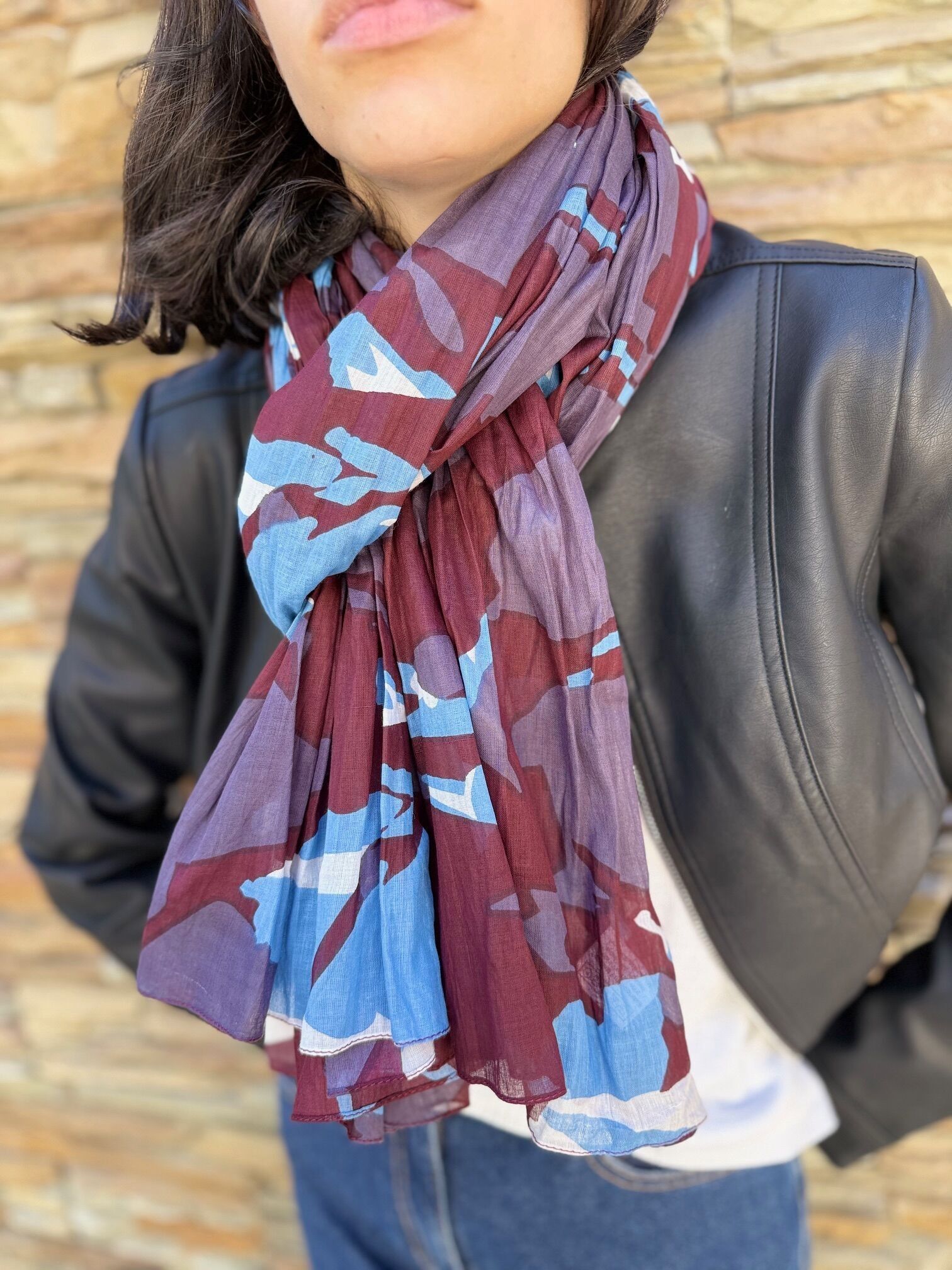 Sciarpa da donna alla moda per la mezza stagione