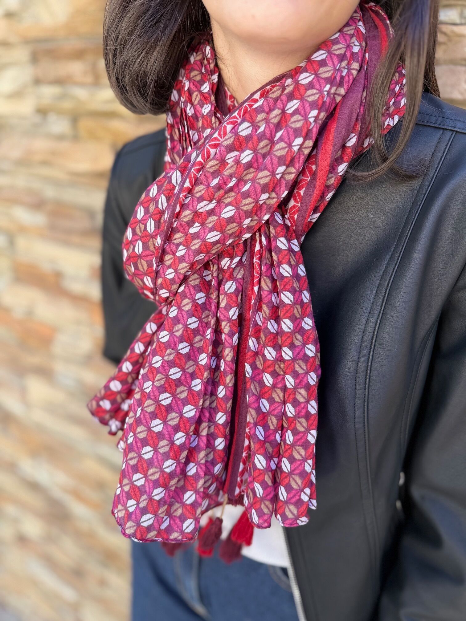 Sciarpa da donna nei colori autunnali di tendenza