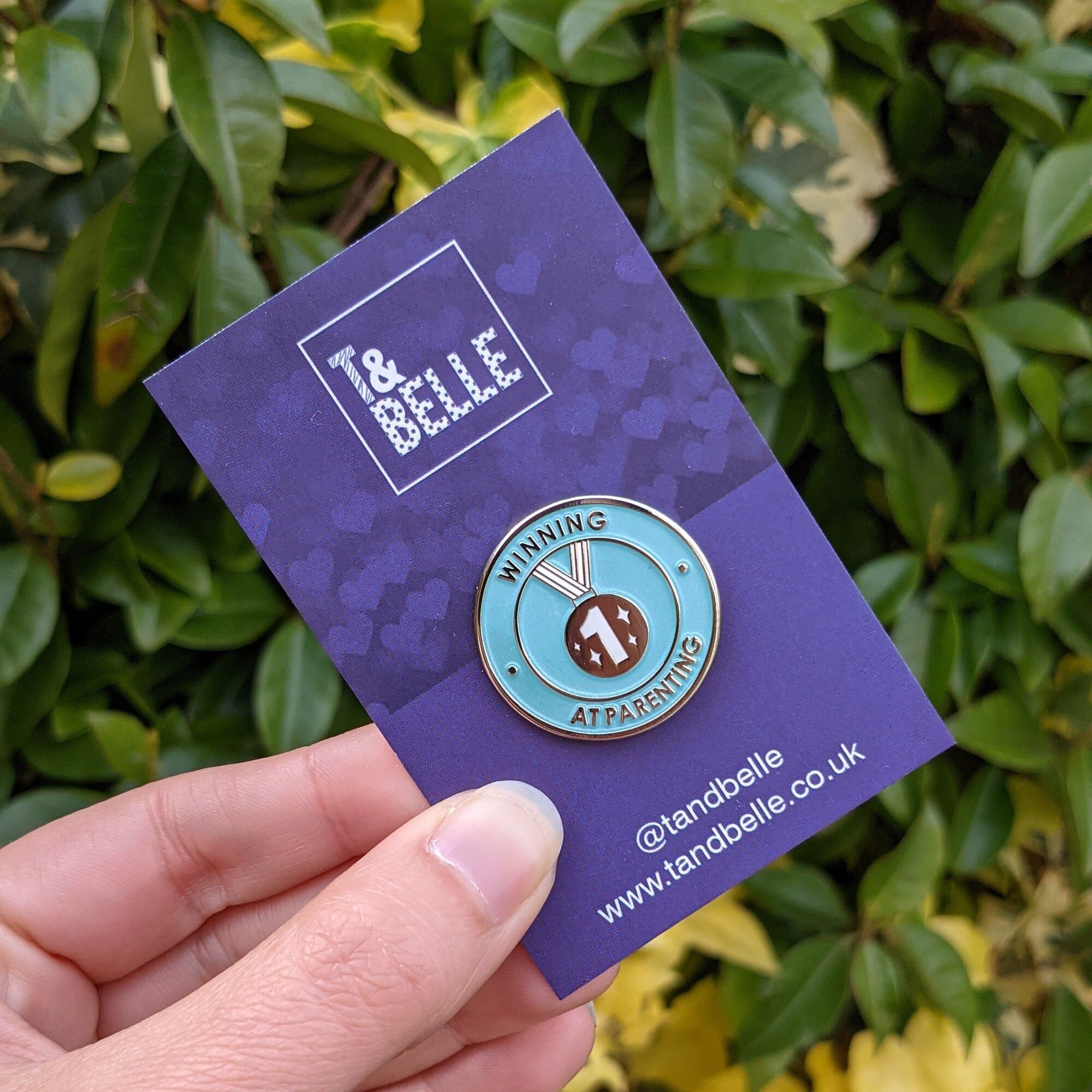 Pin's en émail vert menthe « Gagner en tant que parent »