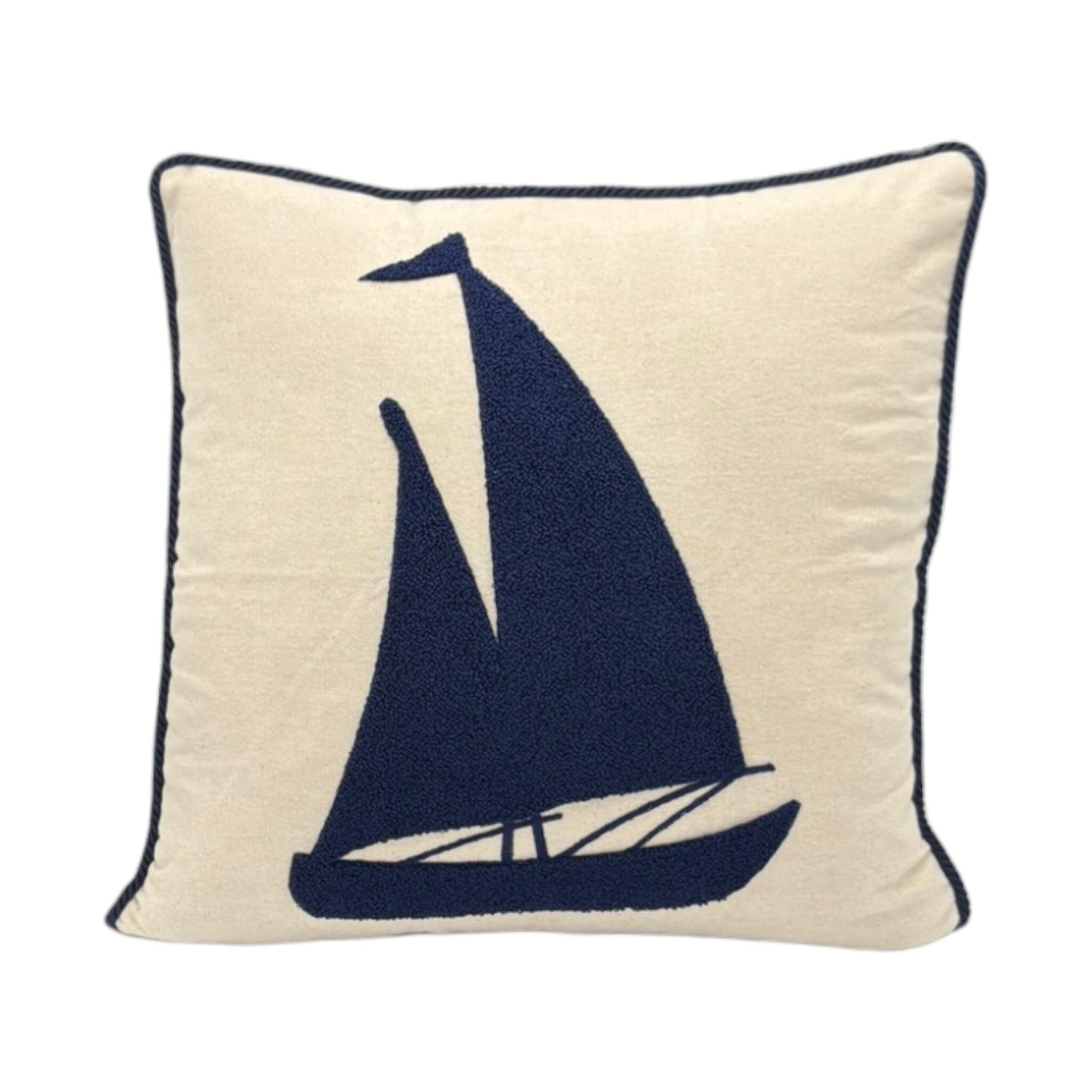 Coussin décoratif avec broderie poinçonnée - Marine - Voilier - 43 x 43 cm