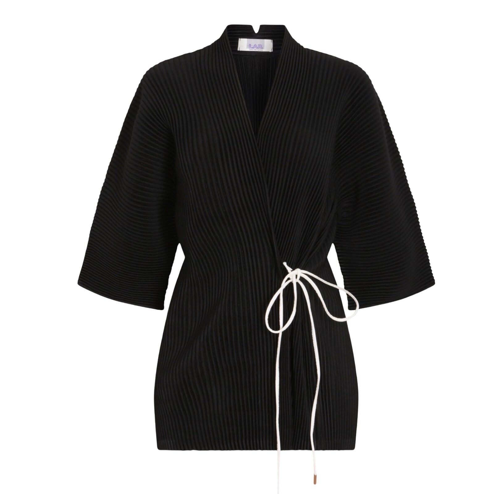 Cárdigan tipo kimono plisado negro con cordón blanco