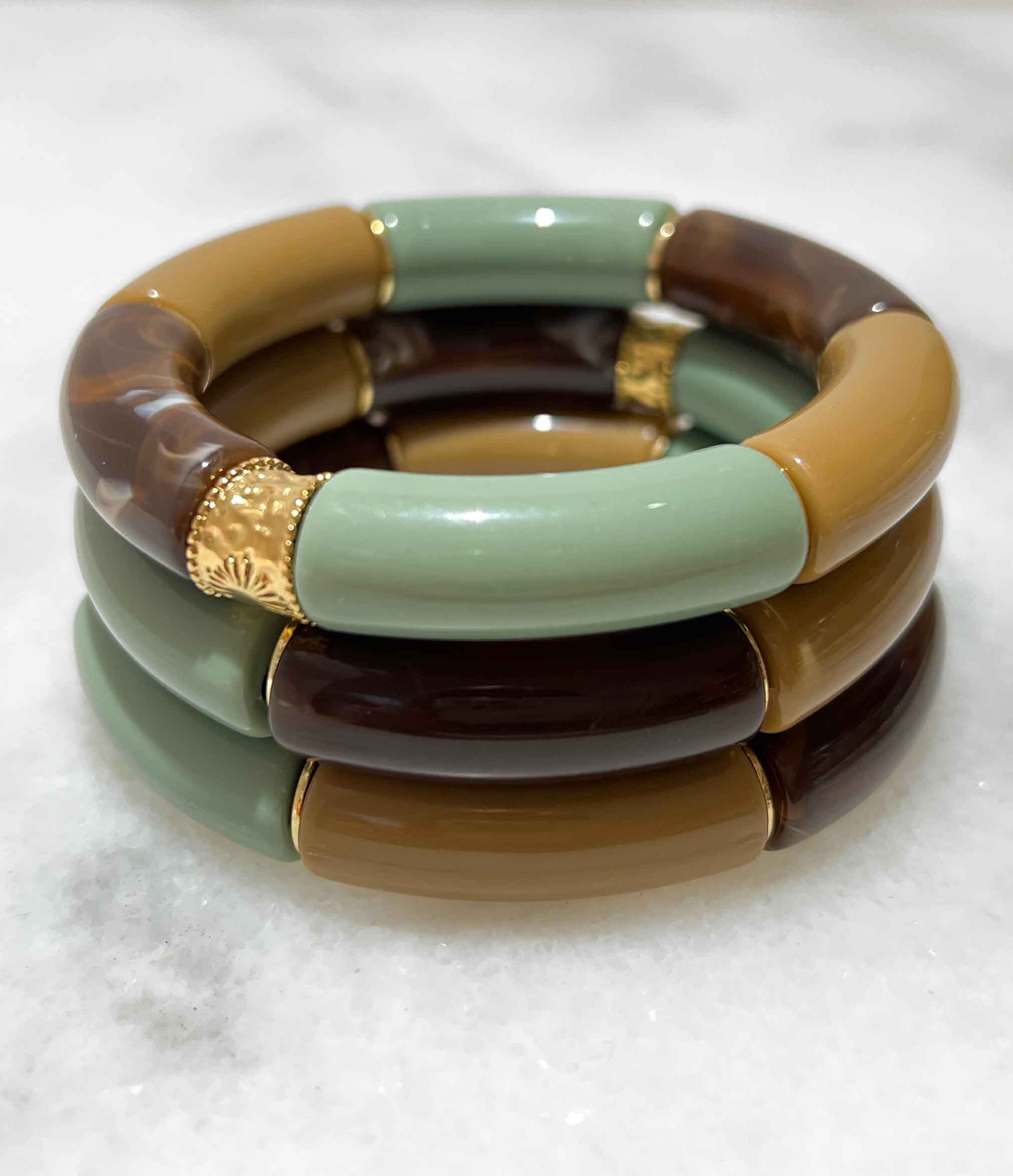 Bracciale elastico alla moda con tubi in acrilico e perle piatte in ottone placcato oro 14K - Mix marrone e kaki