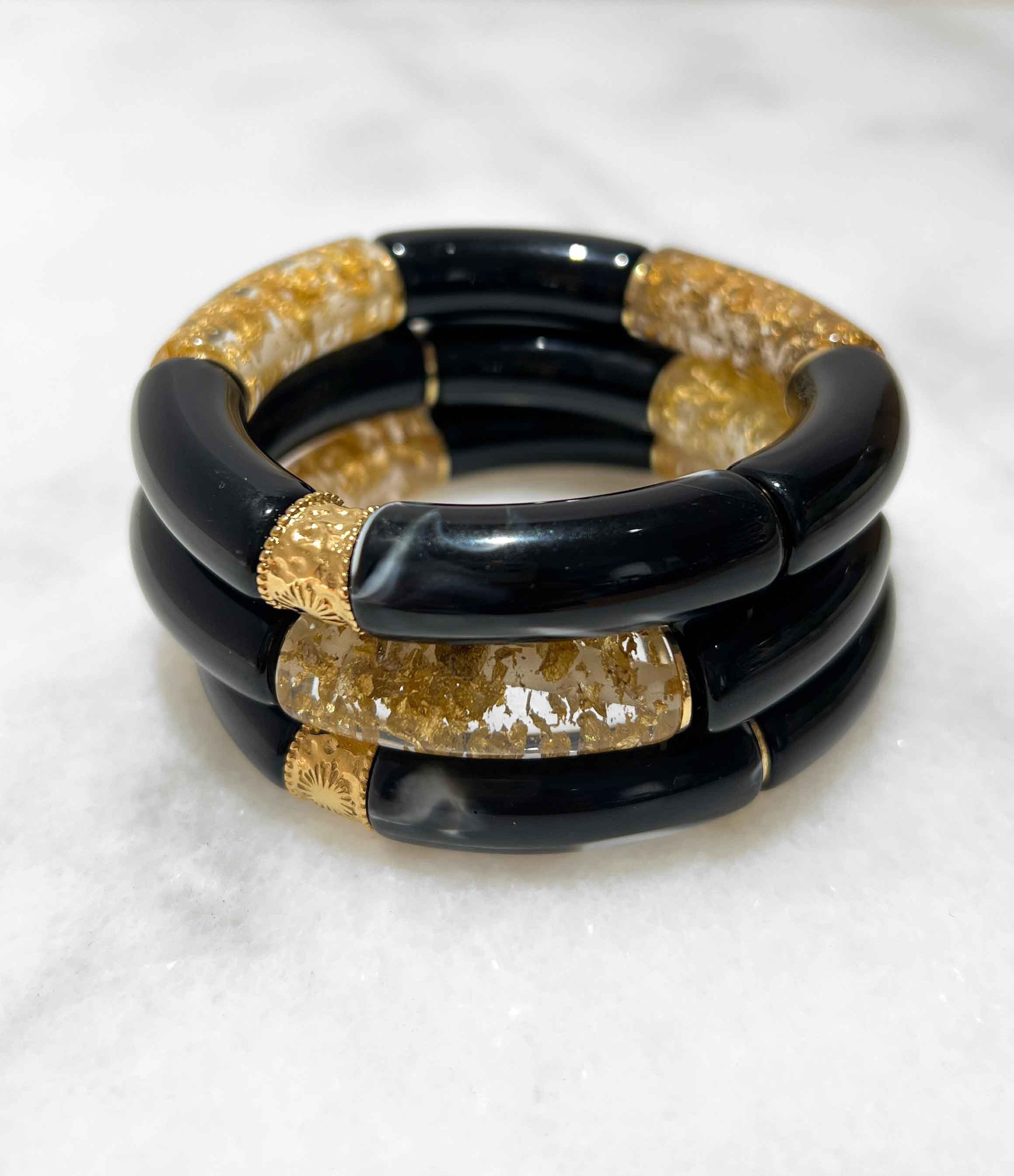 Bracciale elastico alla moda con tubi in acrilico e perle piatte in ottone placcato oro 14K - Mix di foglie nere e oro