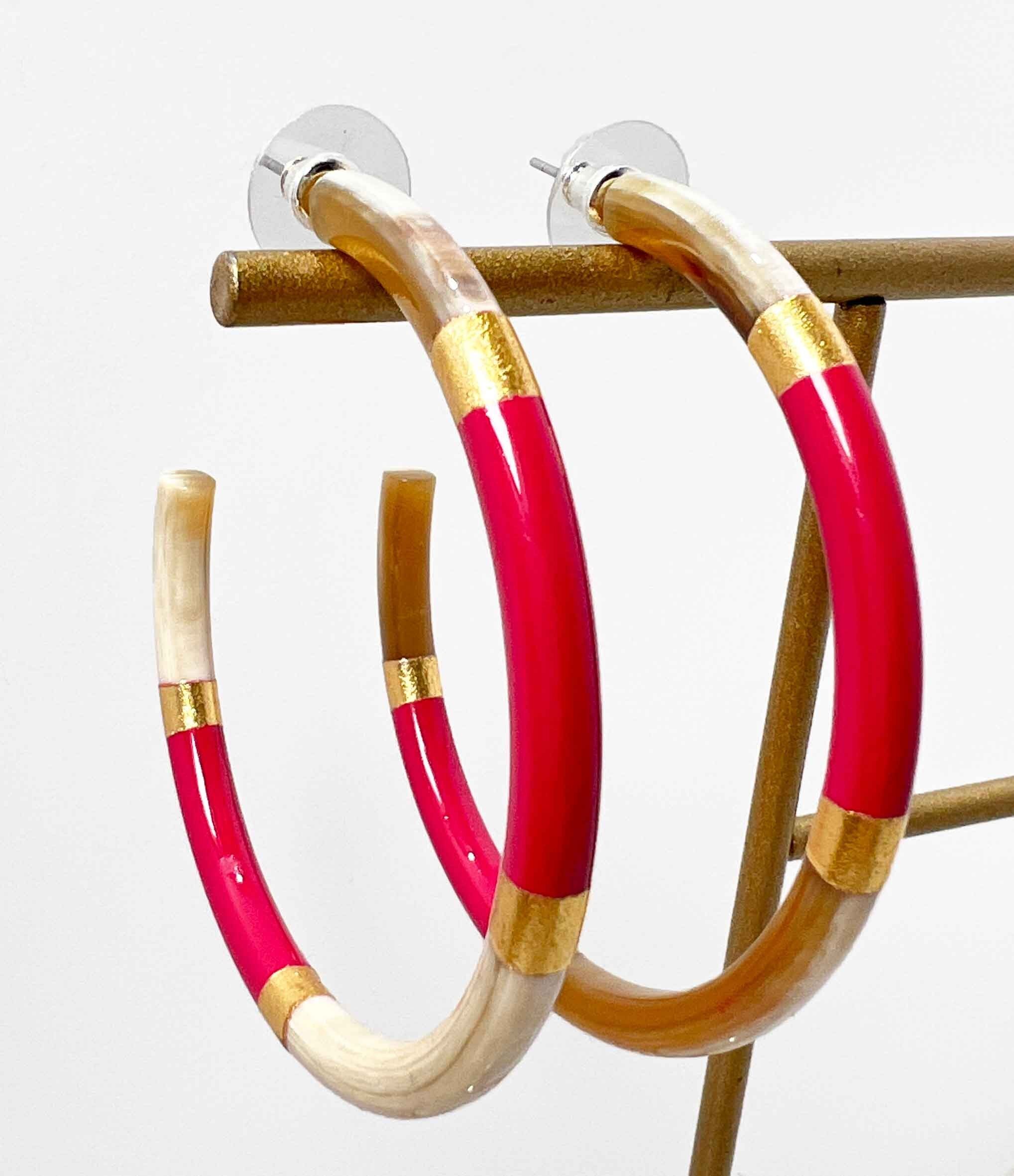 Orecchini a cerchio in vero corno e foglia d'oro - Rosa