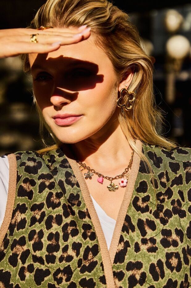 Collana in acciaio inossidabile placcato oro con ciondoli a forma di fiore, cuore e sole