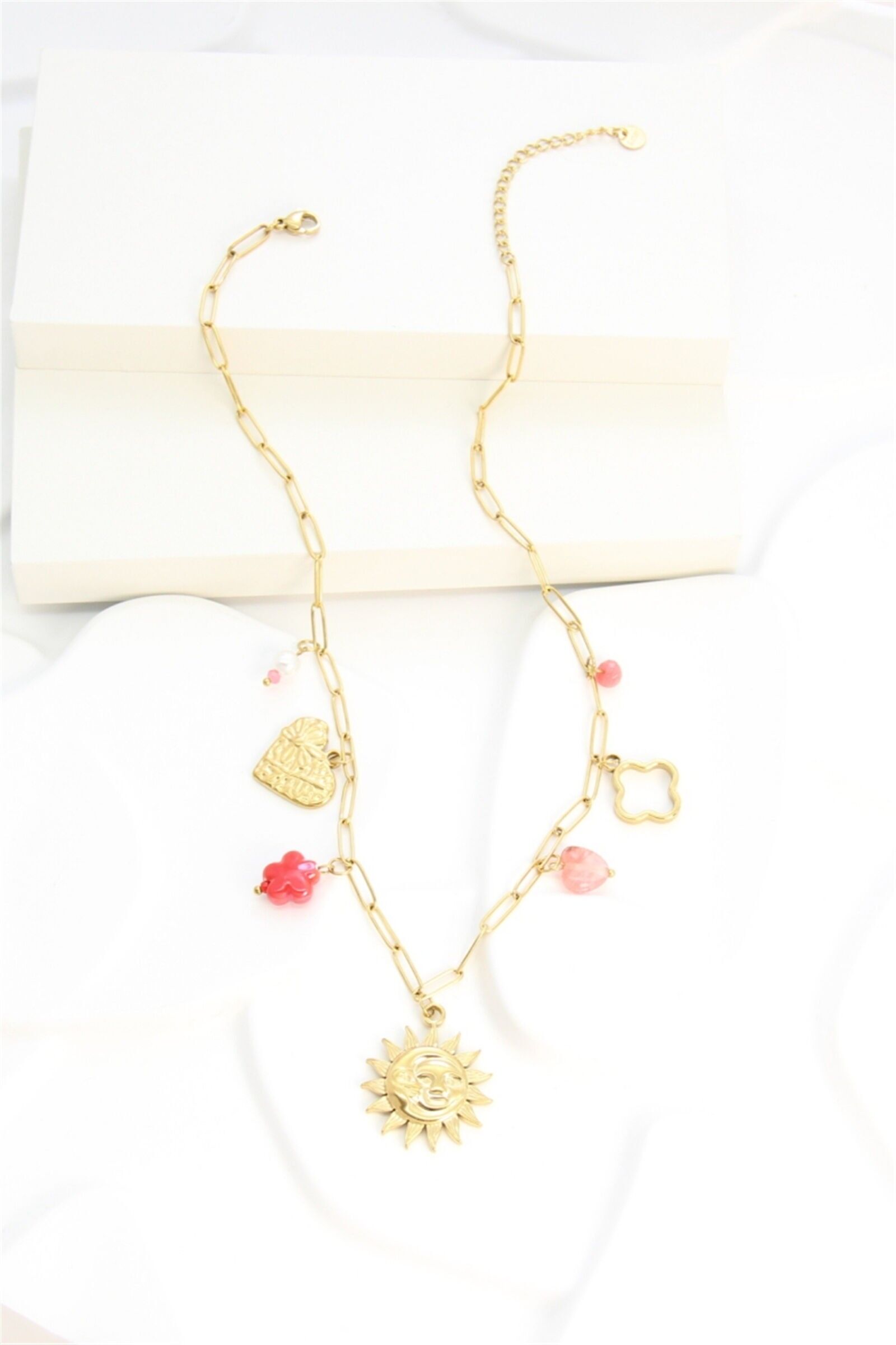 Collana in acciaio inossidabile placcato oro con ciondoli a forma di sole e cuore