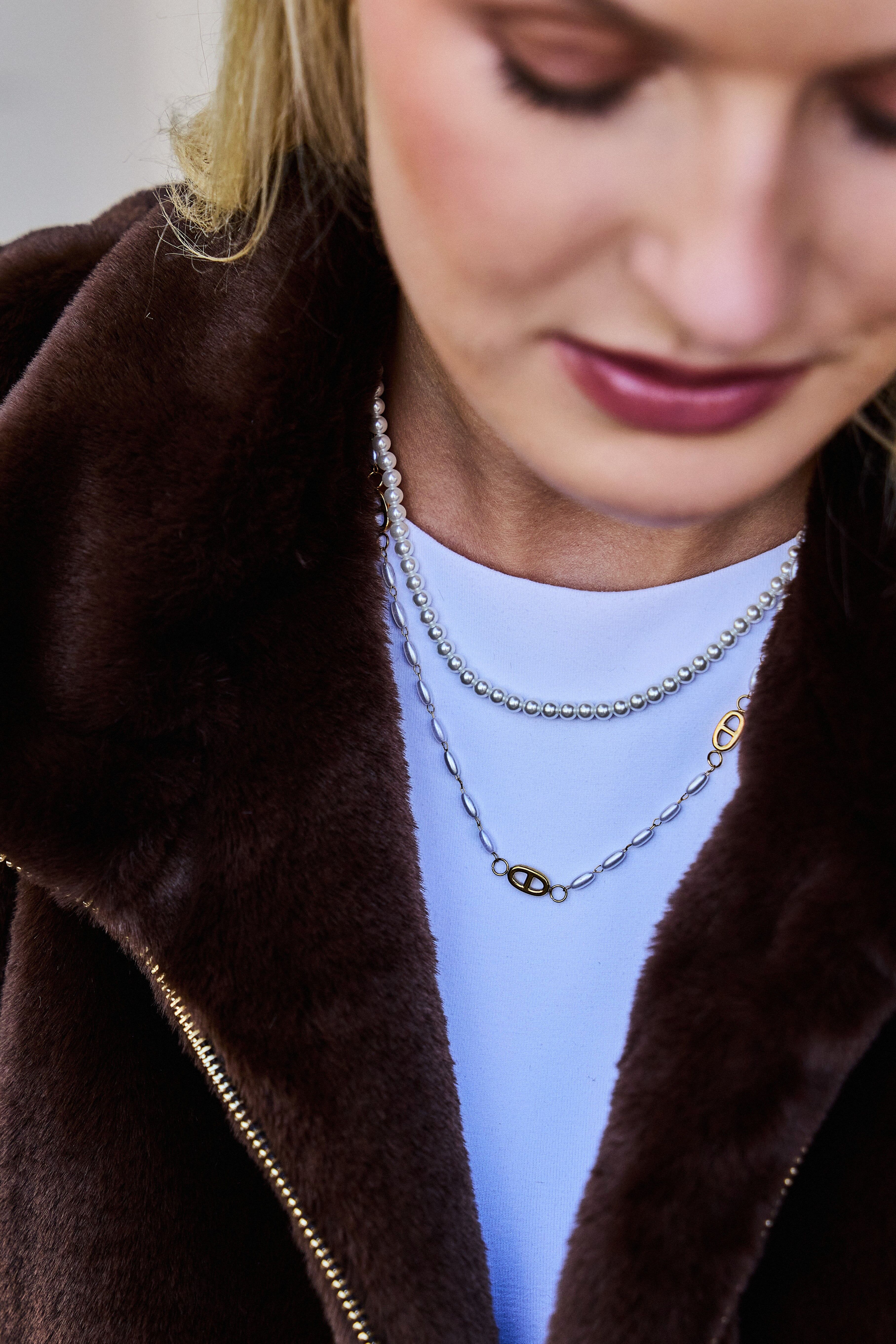 Collana con perle e maglie in acciaio inossidabile placcato oro