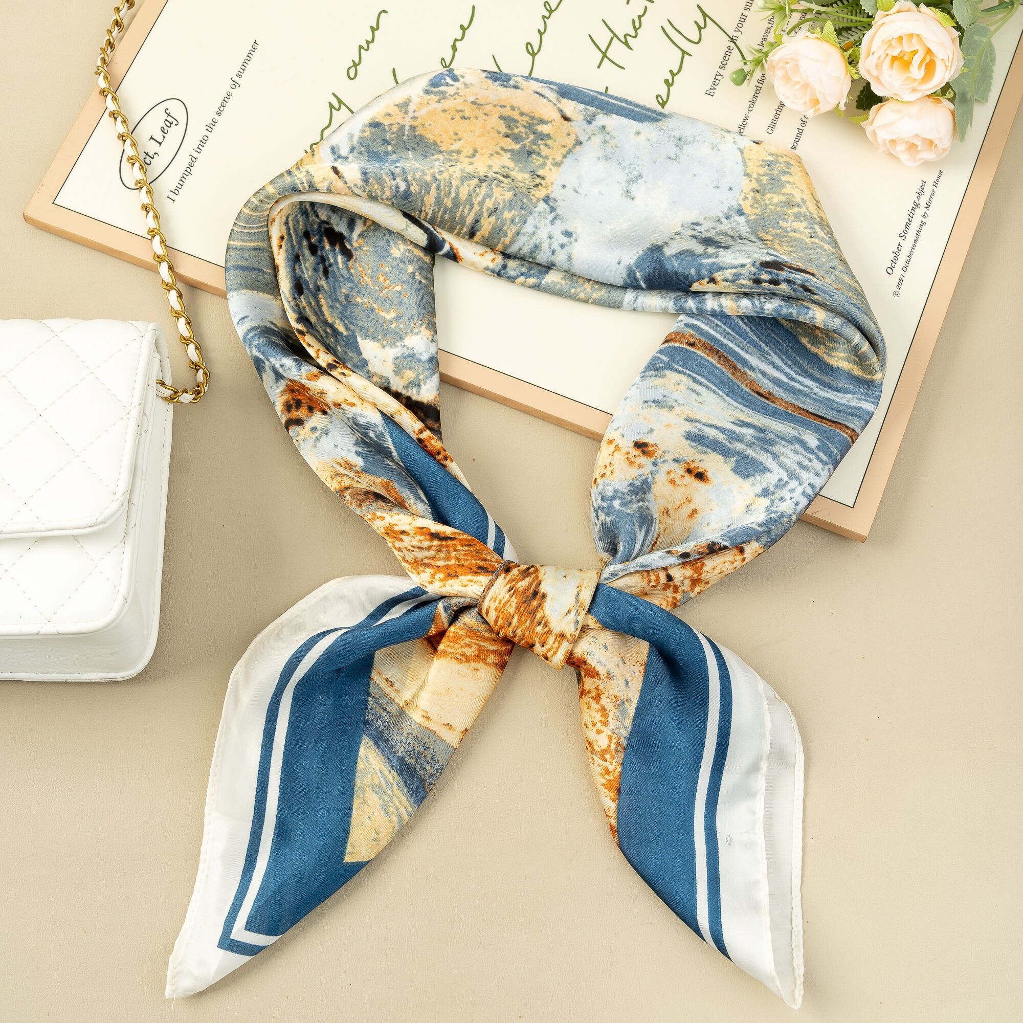 Sciarpa quadrata in poliestere marmorizzato blu marrone Elegance Nature