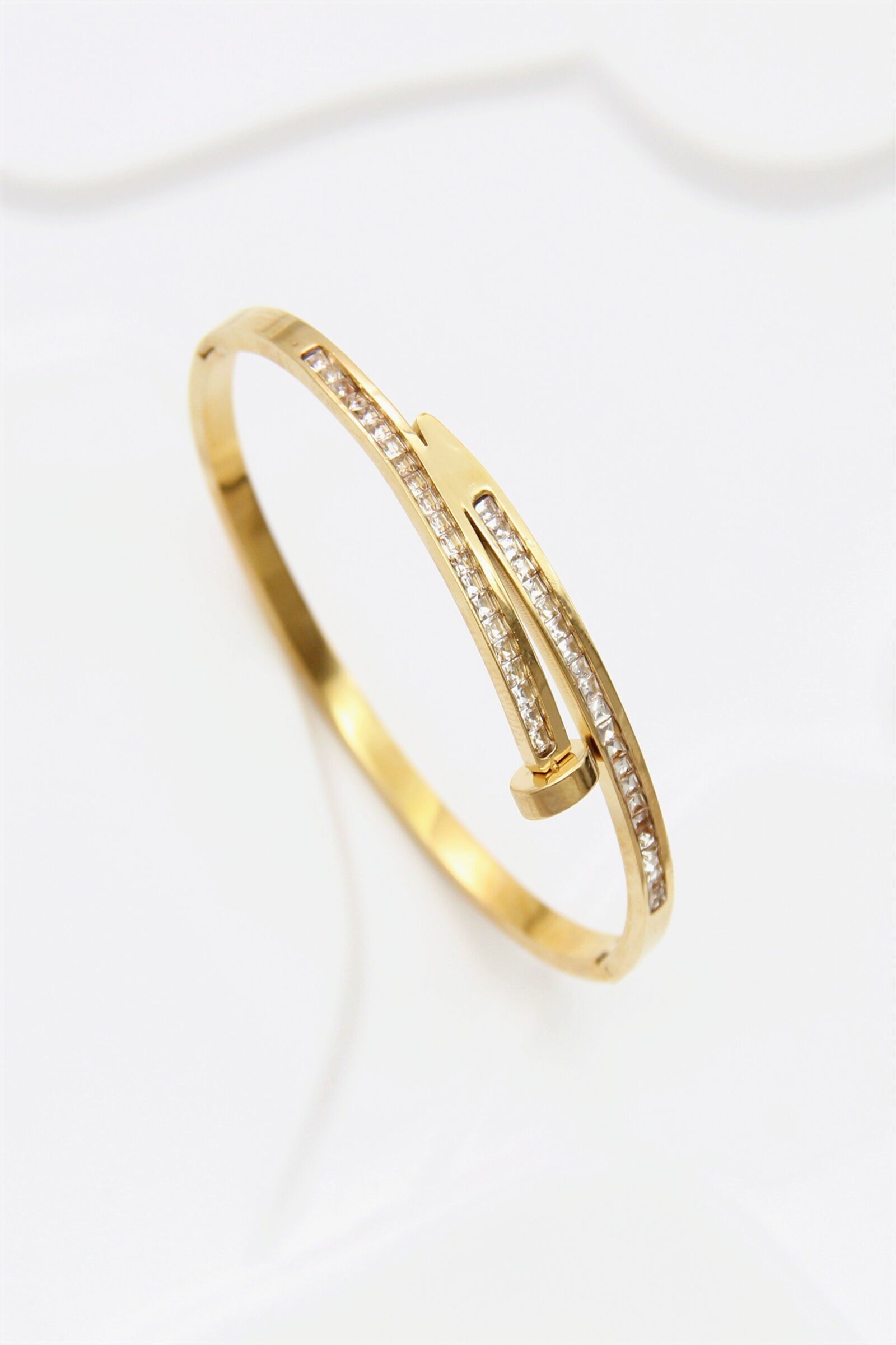 Stainless Steel Rhinestone Bangle Bracelet – Glamorous and Modern Style