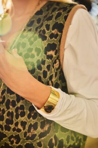 Bracciale rigido in oro con cuore in resina – Acciaio inossidabile