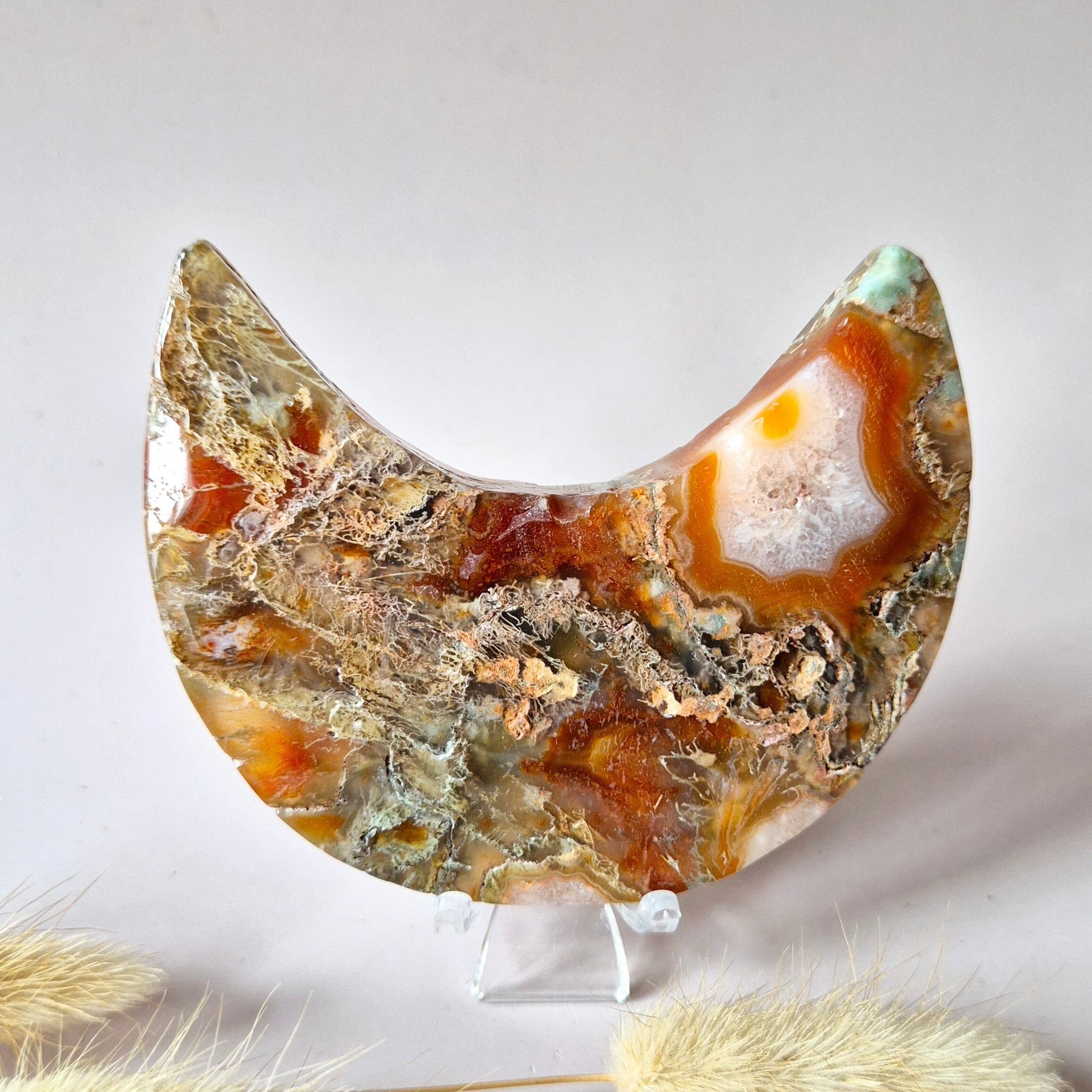 Agate mousse rouge Druzy Moon (8-10 cm) sur support – #52