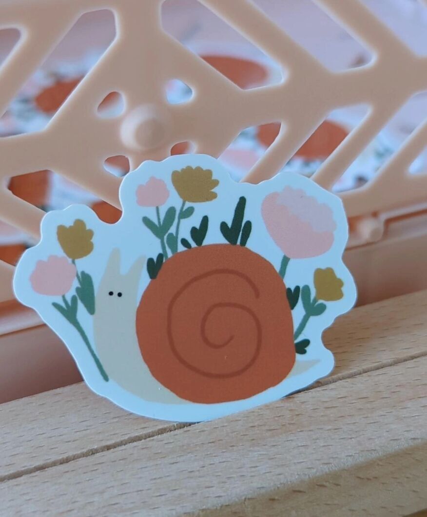 Kleine blumige Schneckenaufkleber